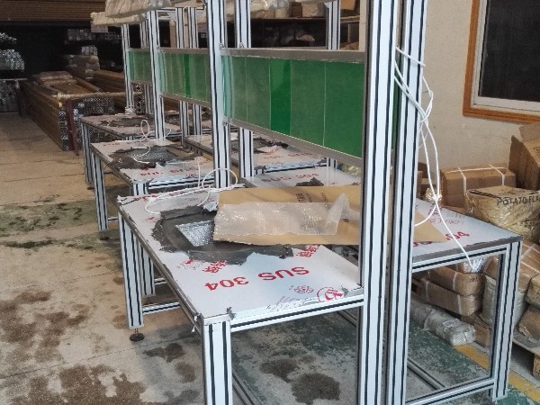 鋁型材搭建的南京防靜電工作臺有什么好處？