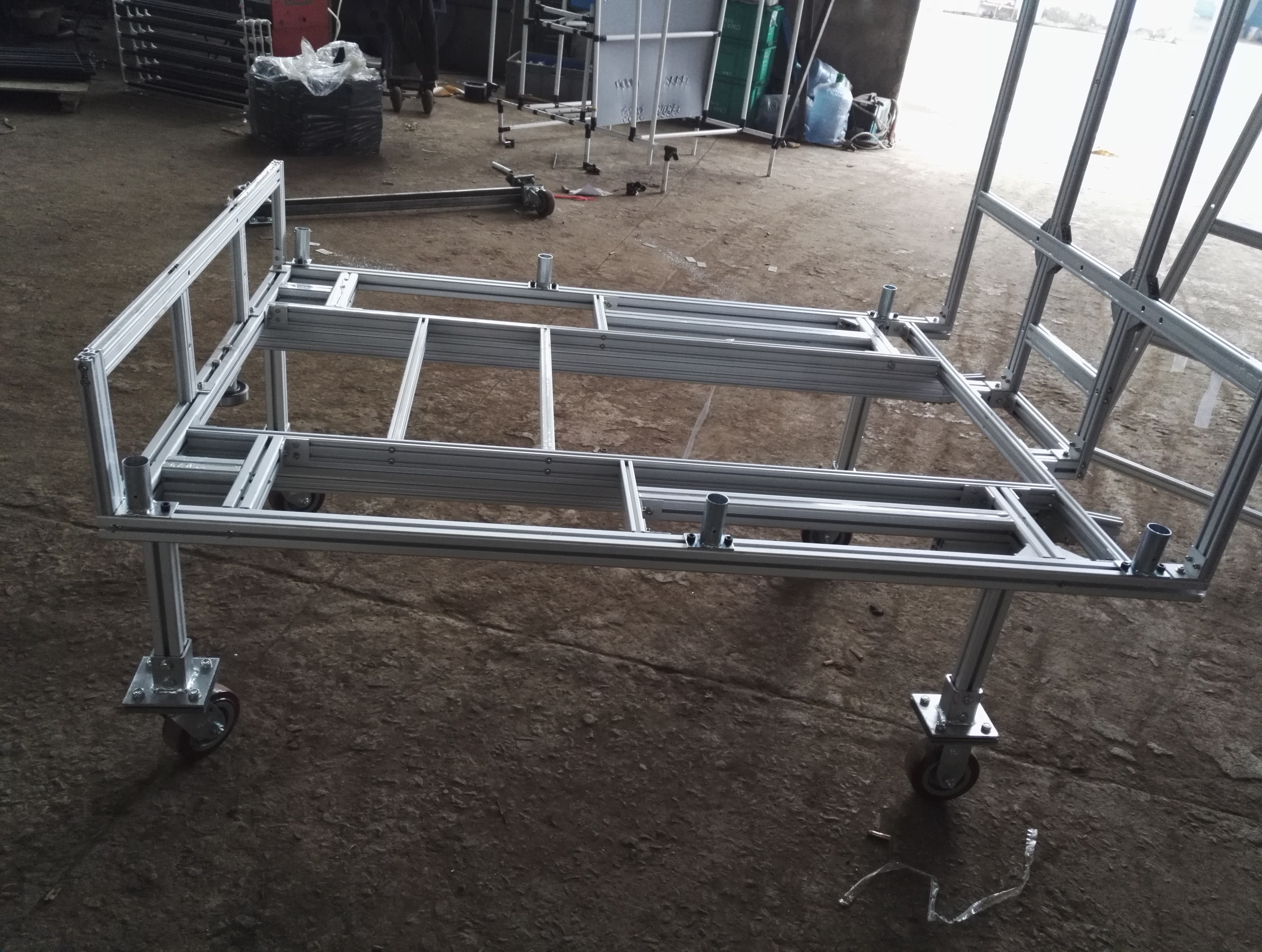 常州鋁制品加工廠，制作產品種類包括各式框架