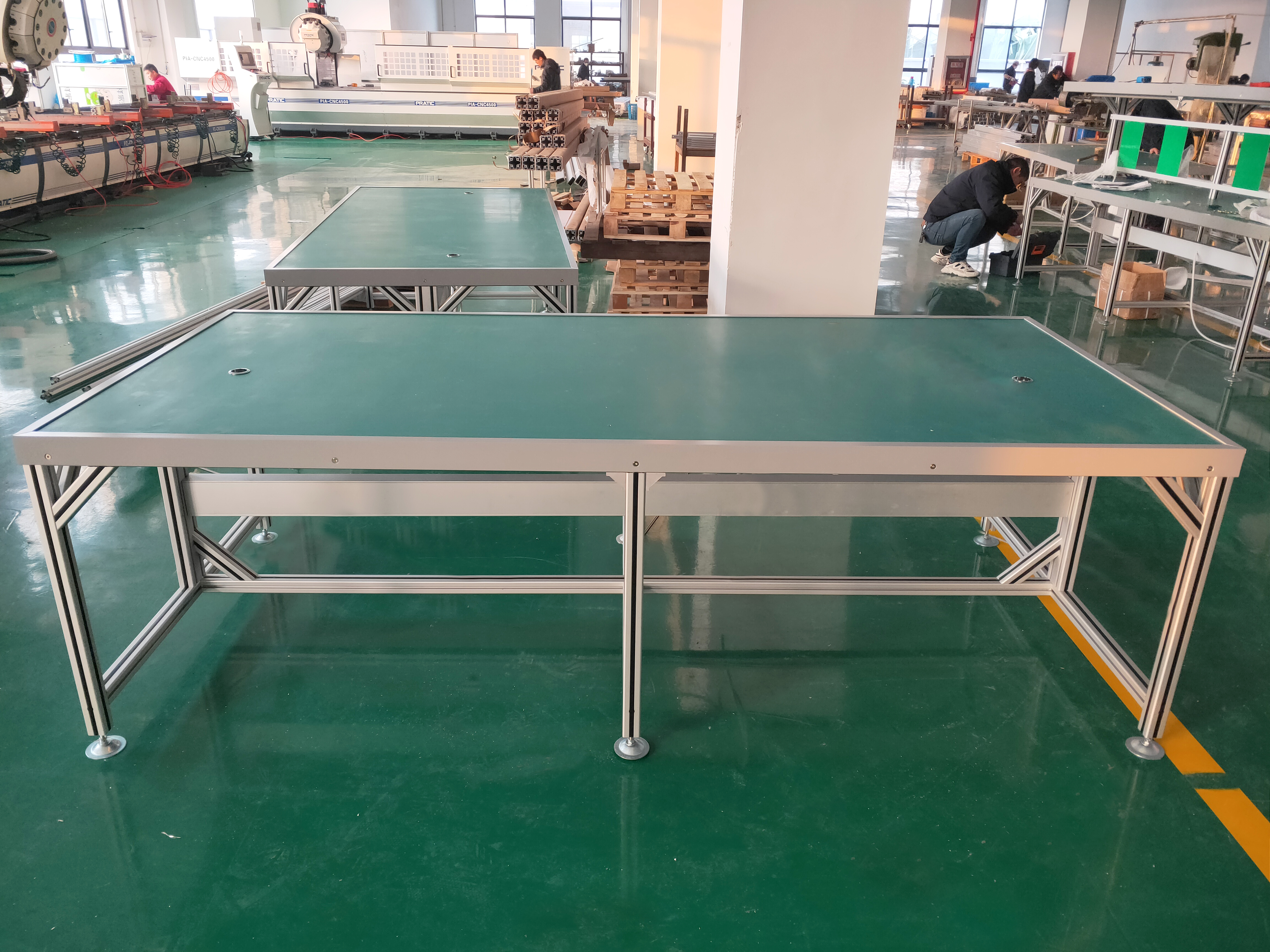 在南京當地，有多少種類的防靜電工作臺？